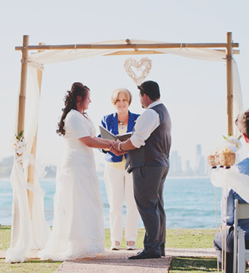 Marry Me Marilyn conducted Jennifer and James Wedding at John Laws Park in Burleigh Heads Gold Coast
